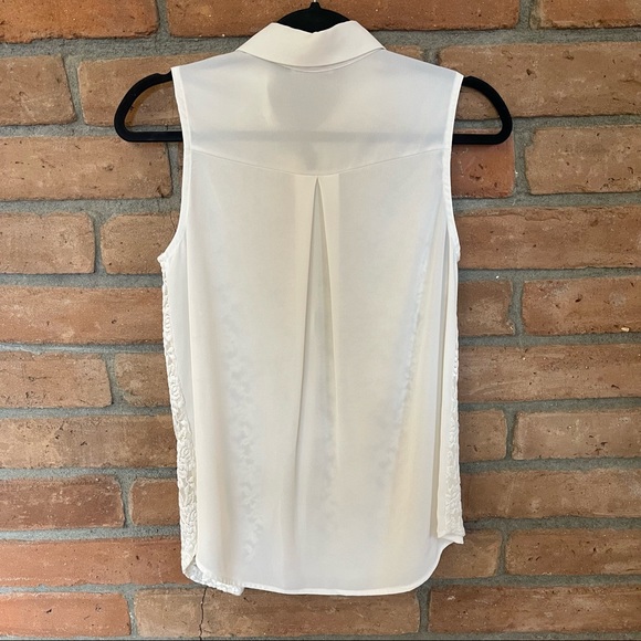 White lace front button down - Picture 5 of 8